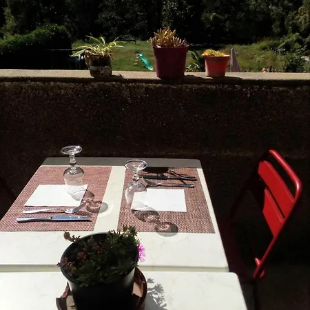 De Hotel 2*